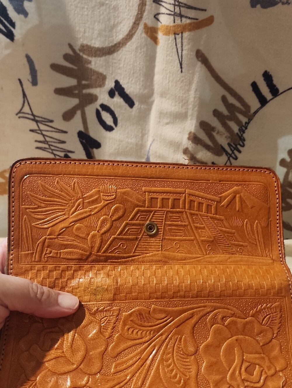 Vintage Mexican Embossed Tan Leather Wallet - Floral Design - Picture 5 of 6